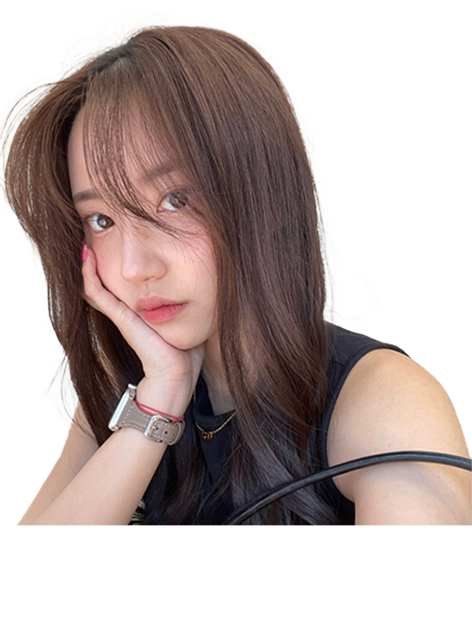 ผู้เหมาะกับศัลยกรรมแก้ไขจมูกปลายงุ้ม — นางแบบที่กำลังกังวลและจับบริเวณจมูก